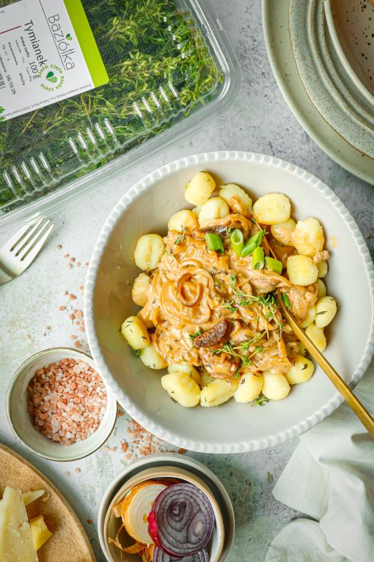 Domowe gnocchi w kremowym sosie z karmelizowanej cebuli