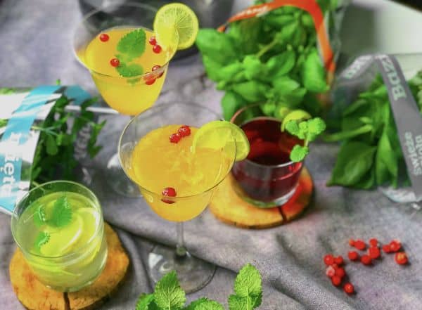 Rozmaitość świeżych ziół w karnawałowych drinkach