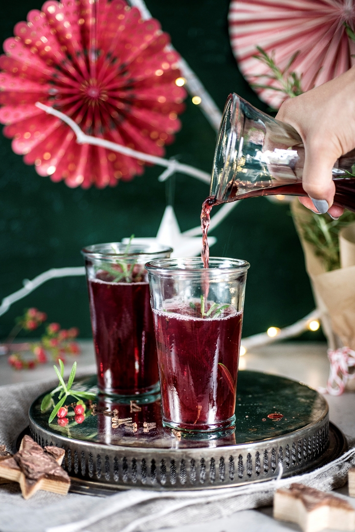 Kompot żurawinowy z rozmarynem i goździkami