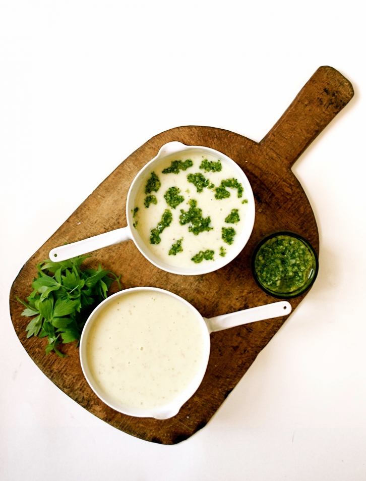Krem z białych warzyw z parmezanem i lubczykowym pesto