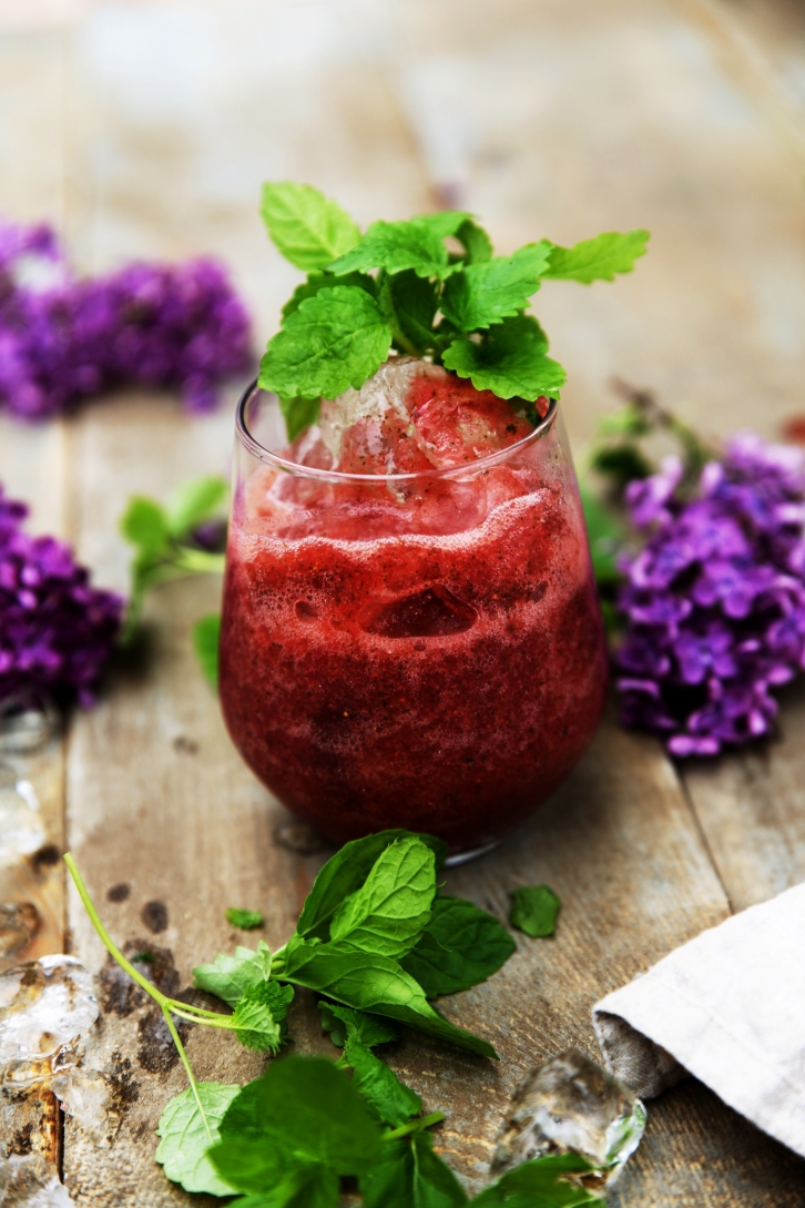 Lemoniada arbuzowa z miętą i melisą