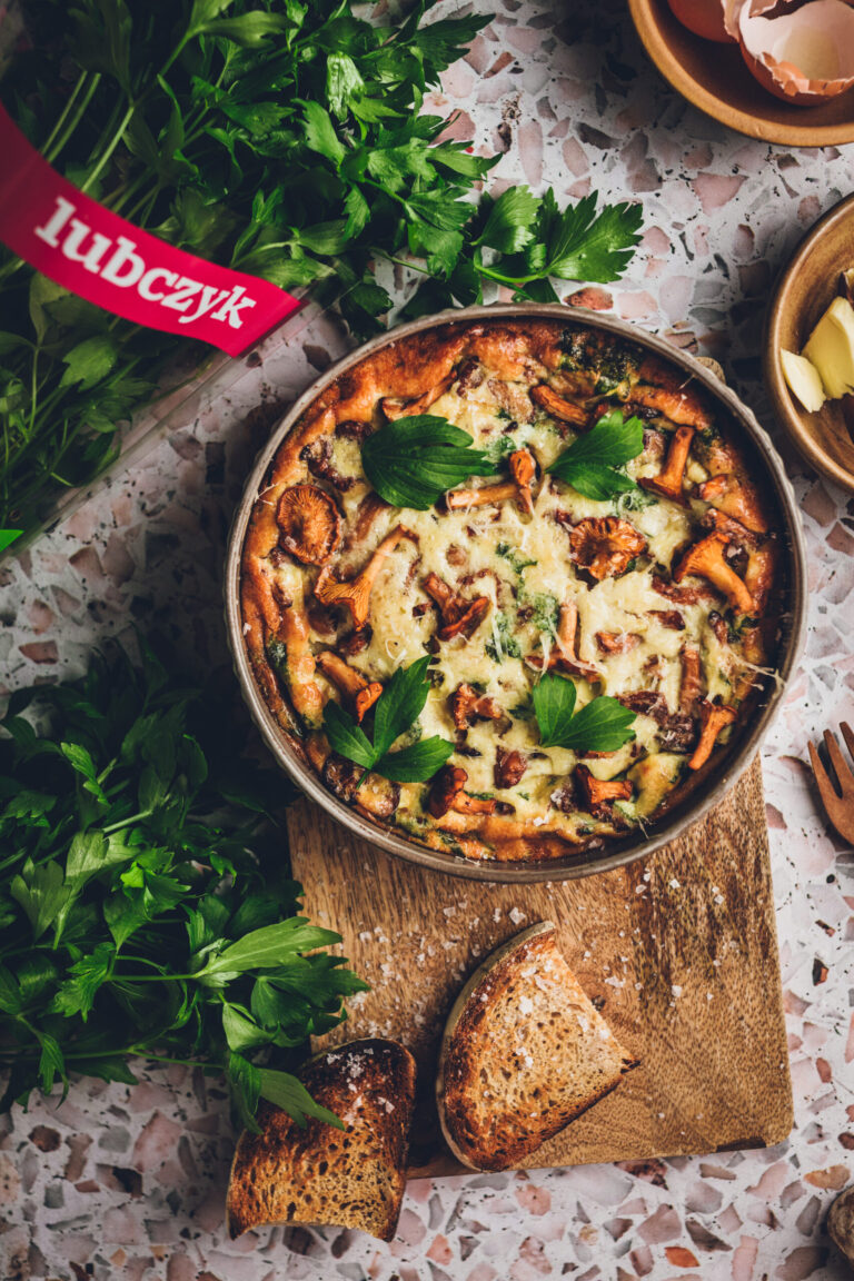 OMLET Z KURKAMI I LUBCZYKIEM