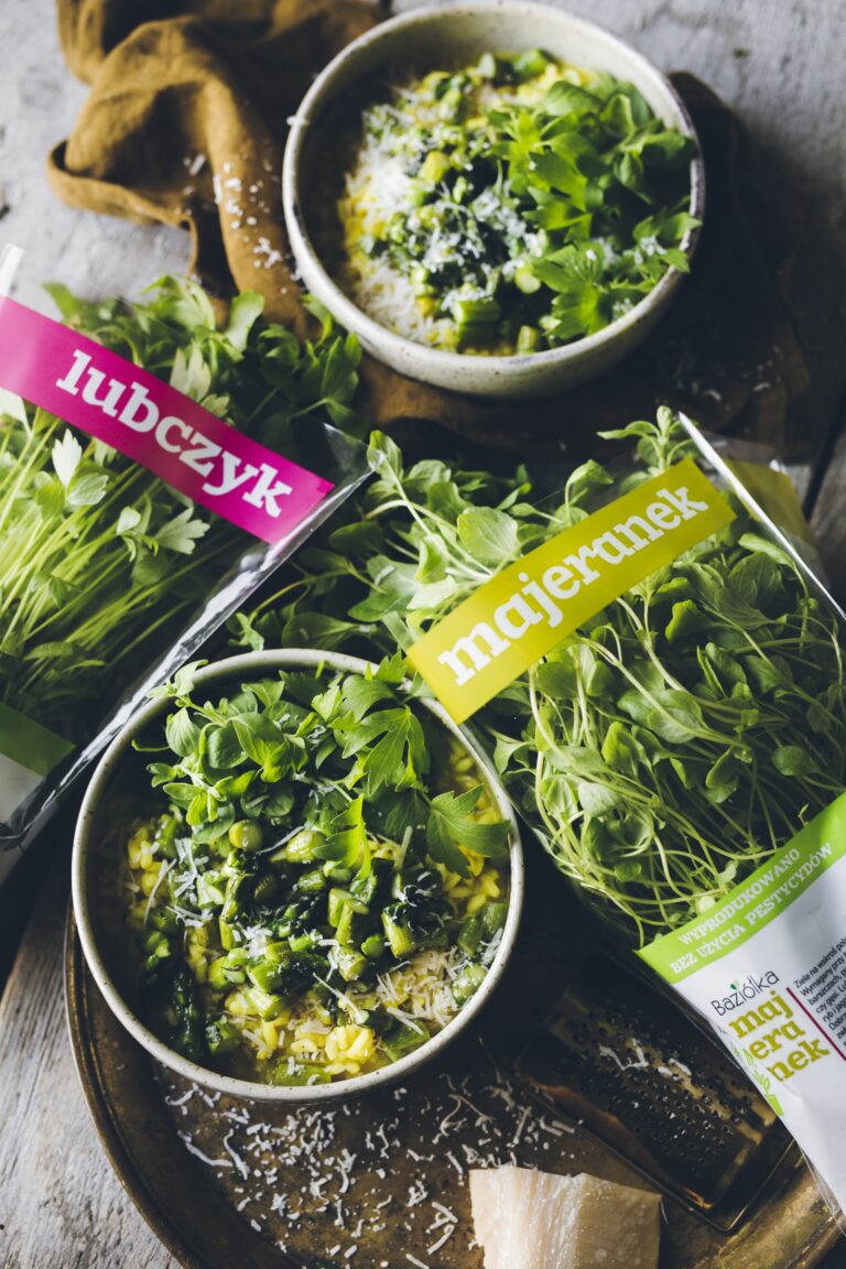 Risotto ze szparagami, majerankiem i lubczykiem