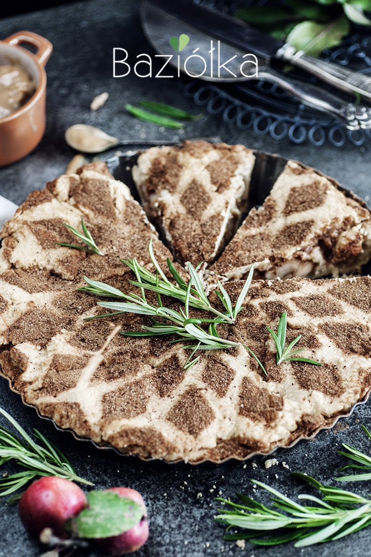 Tarta karmelowa z jabłkami i rozmarynem