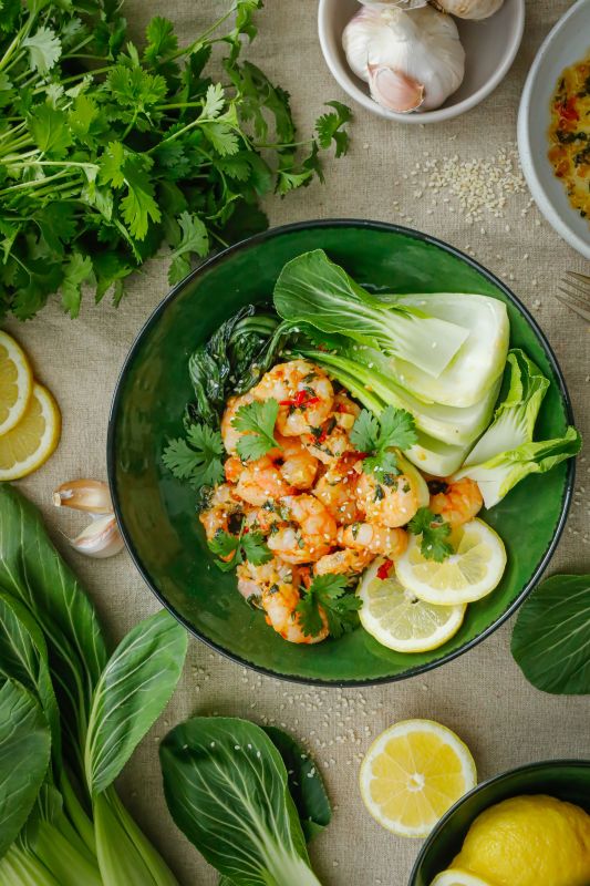 Krewetki z Chili, Kolendrą i Podsmażanym Pak Choi